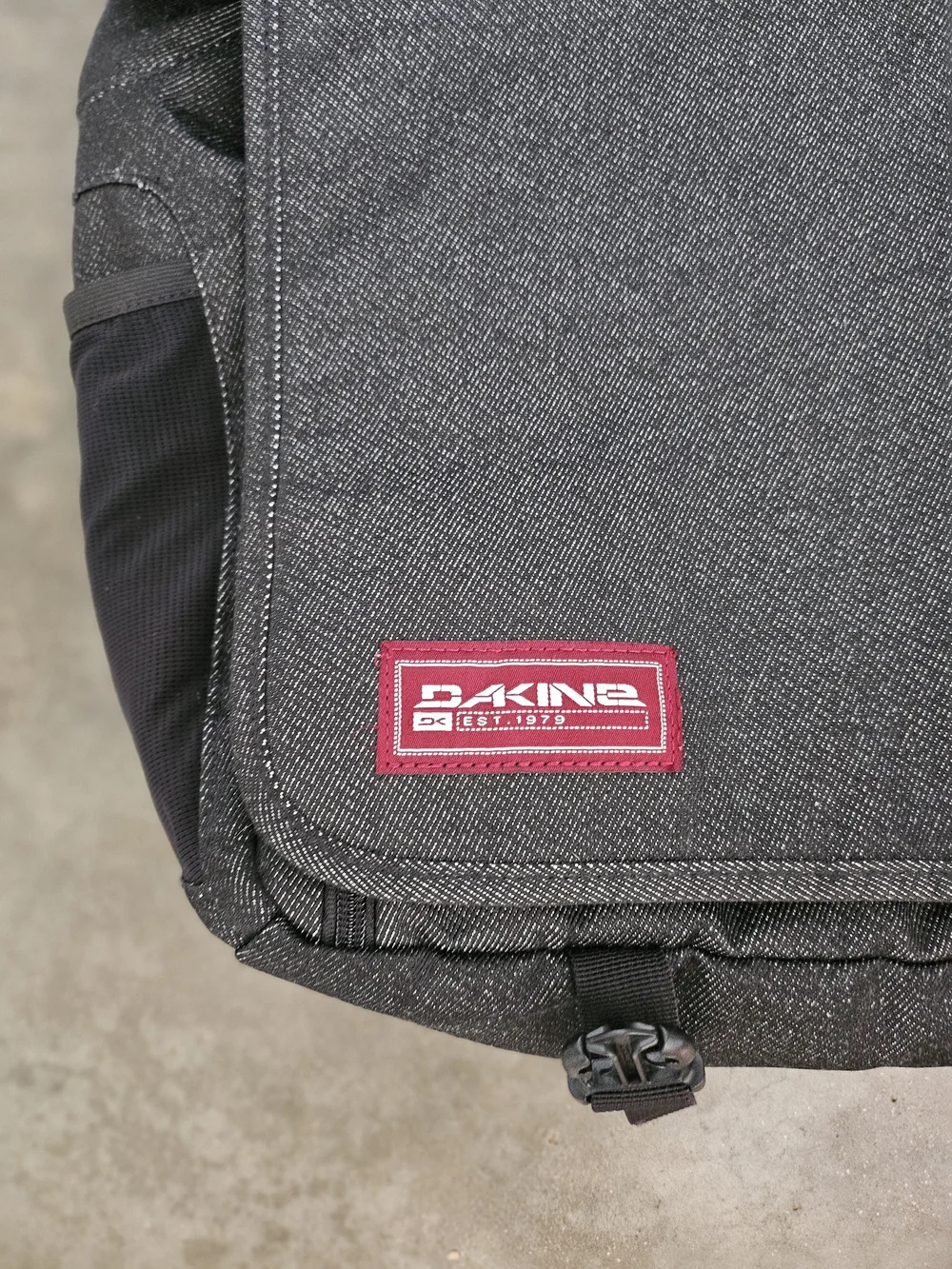 Dakine charcoal grey